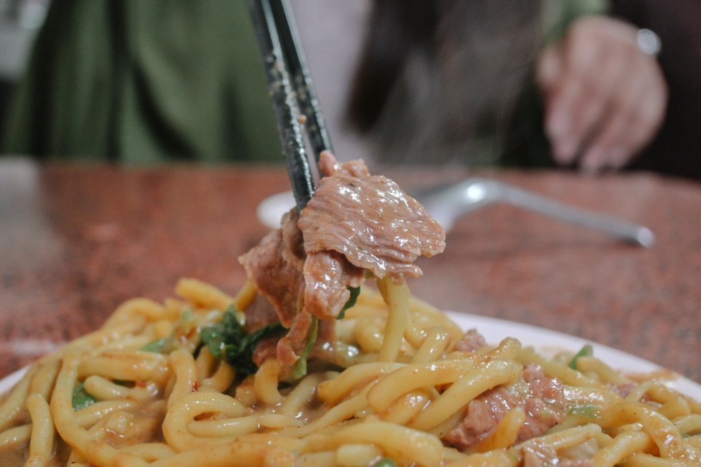【新竹美食】西市汕頭館總店，自製沙茶醬美味汕頭溫體牛火鍋/食尚玩家推薦 @女子的休假計劃