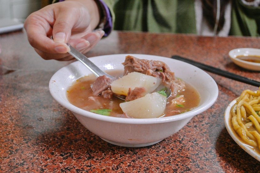 【新竹美食】西市汕頭館總店，自製沙茶醬美味汕頭溫體牛火鍋/食尚玩家推薦 @女子的休假計劃
