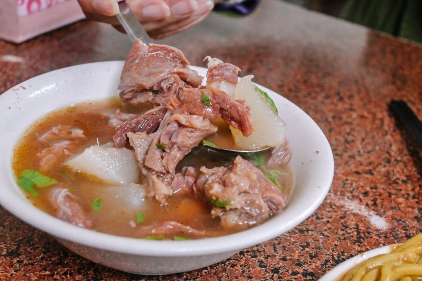 【新竹美食】西市汕頭館總店，自製沙茶醬美味汕頭溫體牛火鍋/食尚玩家推薦 @女子的休假計劃