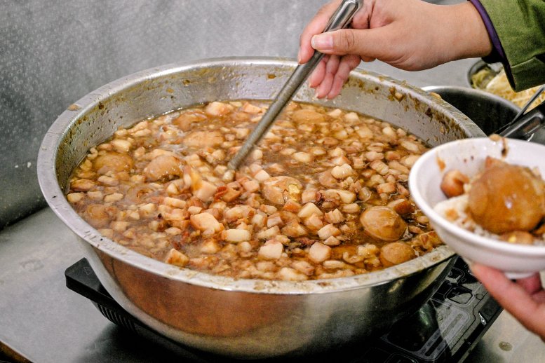 其森牛肉湯｜牛肉湯+肉燥飯滷蛋免費無限吃到飽只要120元(外帶) @女子的休假計劃