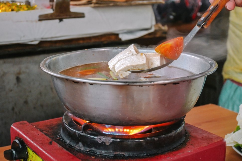 【新竹美食】西市汕頭館總店，自製沙茶醬美味汕頭溫體牛火鍋/食尚玩家推薦 @女子的休假計劃