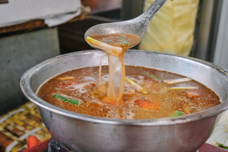 【新竹美食】西市汕頭館總店，自製沙茶醬美味汕頭溫體牛火鍋/食尚玩家推薦 @女子的休假計劃