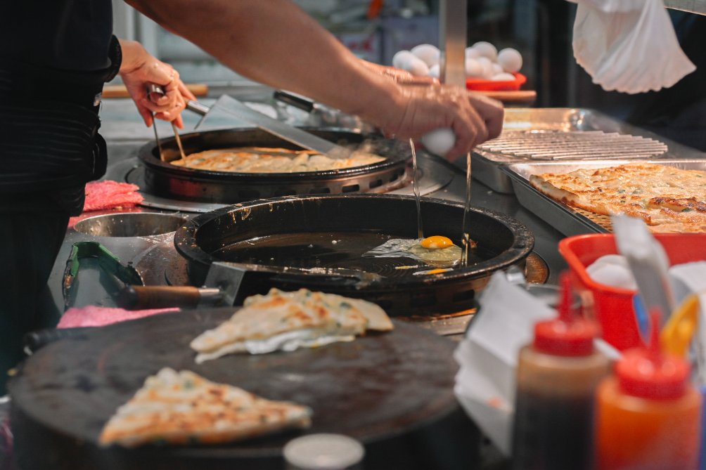 陳記蔥油餅｜在地人激推排隊美食，蔥油餅加蛋只要25元(外帶) @女子的休假計劃