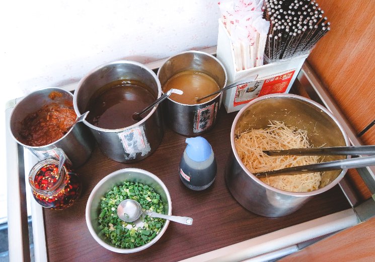 阿寶牛肉湯｜點牛肉湯送牛肉燥飯加滷蛋只要100元(菜單) @女子的休假計劃