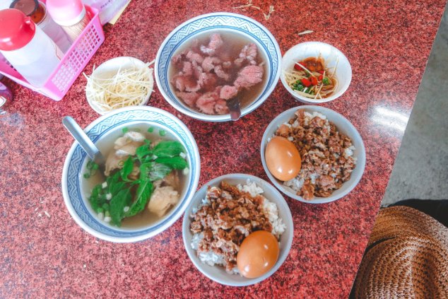 阿寶牛肉湯｜點牛肉湯送牛肉燥飯加滷蛋只要100元(菜單) @女子的休假計劃