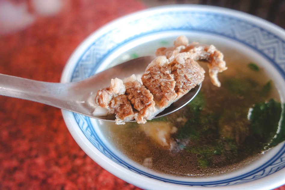 阿寶牛肉湯｜點牛肉湯送牛肉燥飯加滷蛋只要100元(菜單) @女子的休假計劃