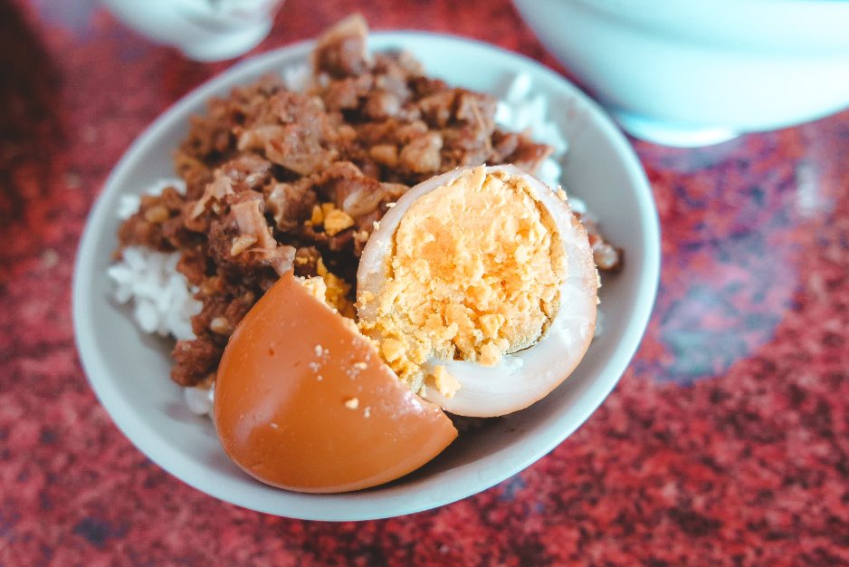 阿寶牛肉湯｜點牛肉湯送牛肉燥飯加滷蛋只要100元(菜單) @女子的休假計劃