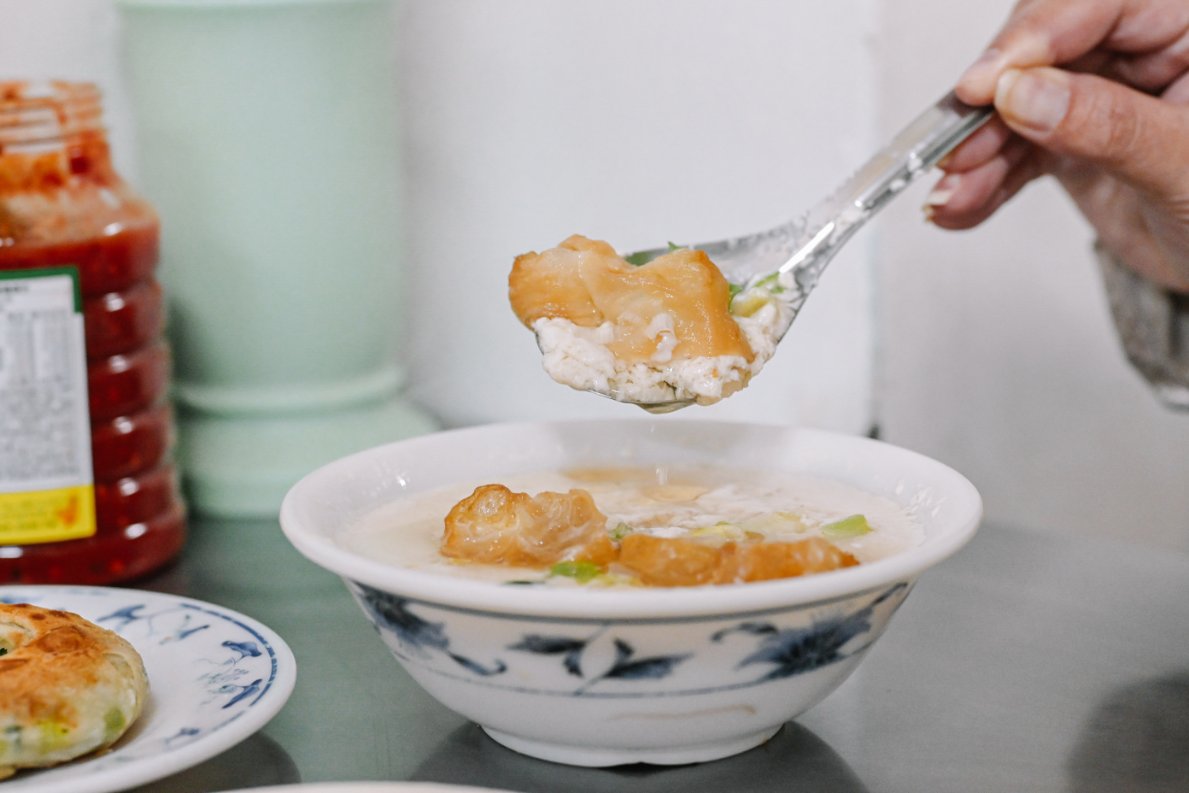 周家蔥油餅｜在地50年排隊人氣老店，基隆早餐推薦(外帶) @女子的休假計劃