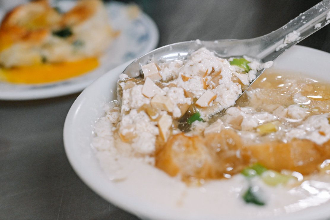 周家蔥油餅｜在地50年排隊人氣老店，基隆早餐推薦(外帶) @女子的休假計劃