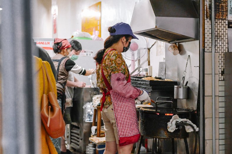 周家蔥油餅｜在地50年排隊人氣老店，基隆早餐推薦(外帶) @女子的休假計劃