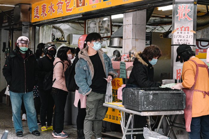 遠東賴家水煎包｜在地人大推銅板美食12元大爆漿鮮肉包(外帶) @女子的休假計劃