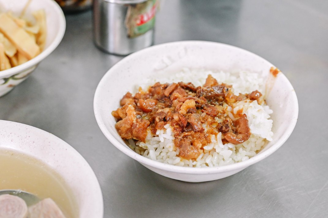 五層豬腸湯｜在地超人氣小吃，滷肉飯只要10元(菜單) @女子的休假計劃