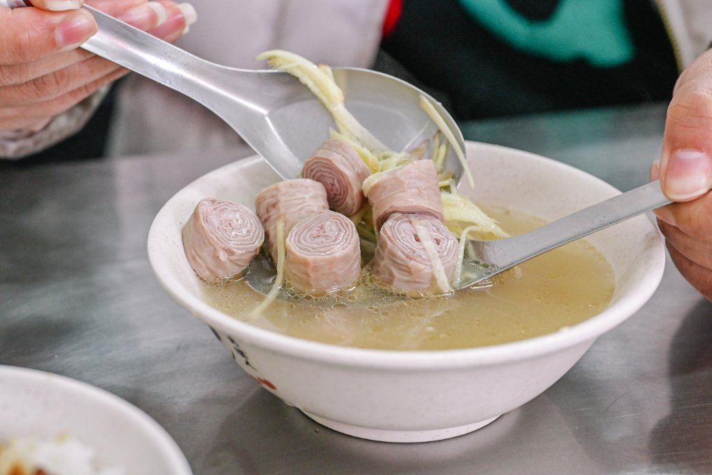 五層豬腸湯｜在地超人氣小吃，滷肉飯只要10元(菜單) @女子的休假計劃