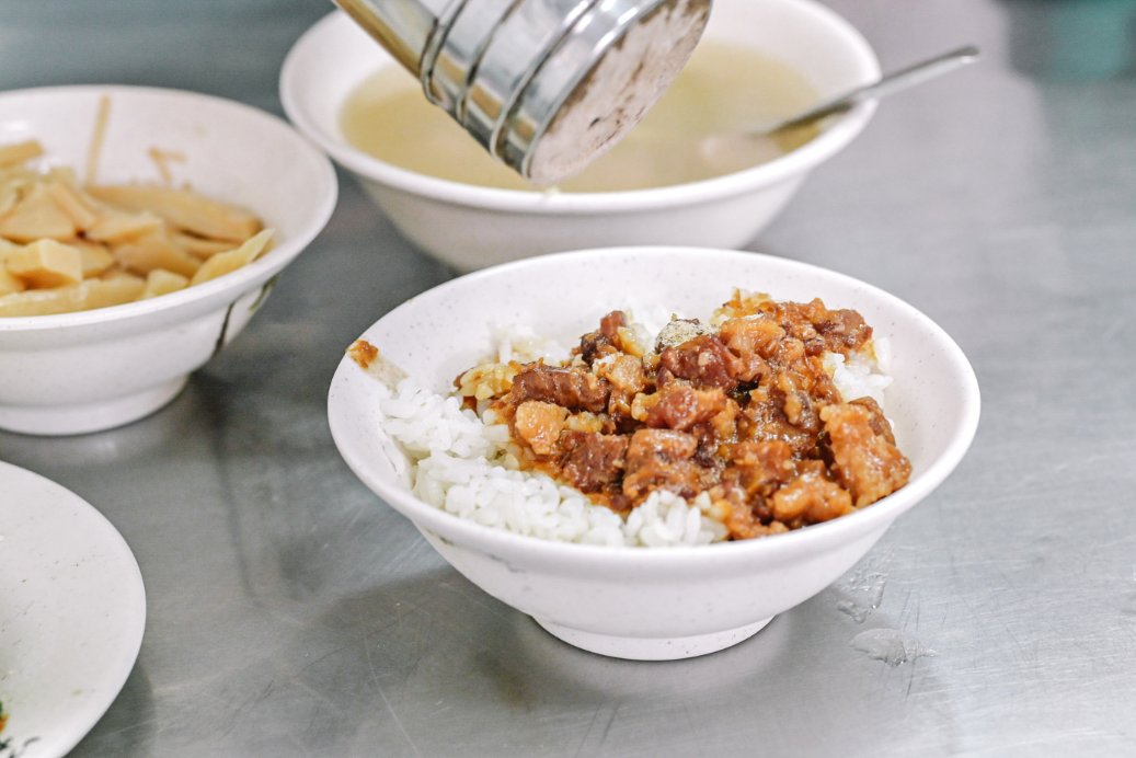 五層豬腸湯｜在地超人氣小吃，滷肉飯只要10元(菜單) @女子的休假計劃