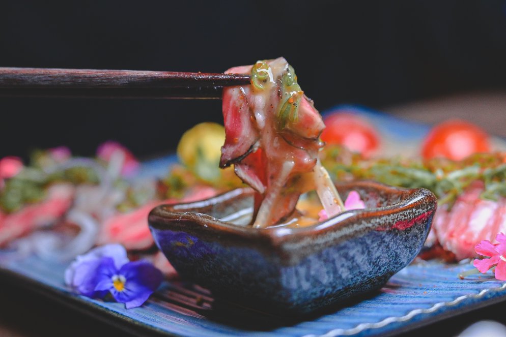 炭吉郎居酒屋 | 超有特色以花點綴擺設，職人燒烤必吃居酒屋/板橋深夜食堂 @女子的休假計劃