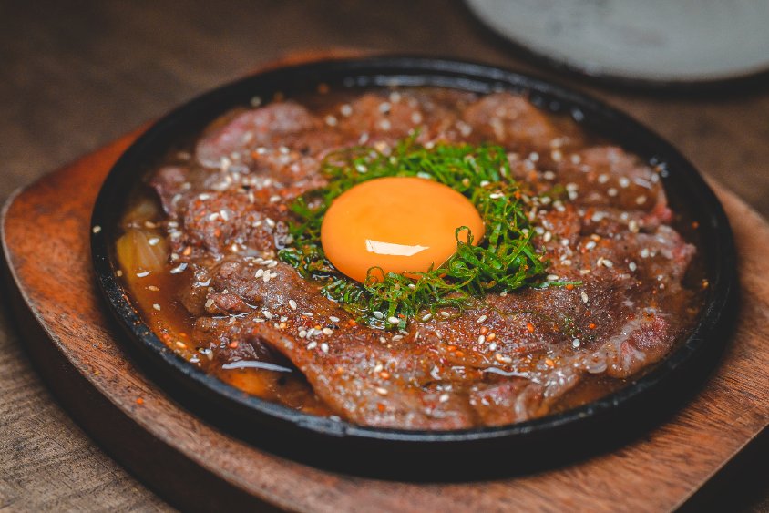 炭吉郎居酒屋 | 超有特色以花點綴擺設，職人燒烤必吃居酒屋/板橋深夜食堂 @女子的休假計劃