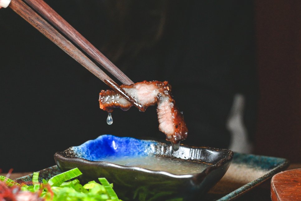 炭吉郎居酒屋 | 超有特色以花點綴擺設，職人燒烤必吃居酒屋/板橋深夜食堂 @女子的休假計劃