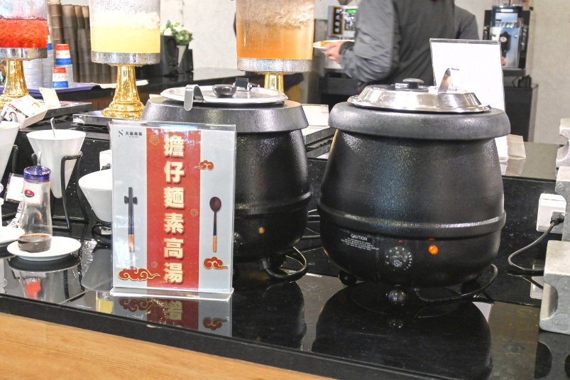 天藝商旅｜高雄吃到飽早餐99元附停車場(交通) @女子的休假計劃