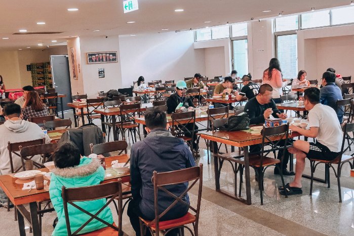 天藝商旅｜高雄吃到飽早餐99元附停車場(交通) @女子的休假計劃