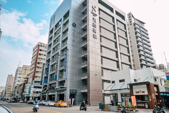 天藝商旅｜高雄吃到飽早餐99元附停車場(交通) @女子的休假計劃