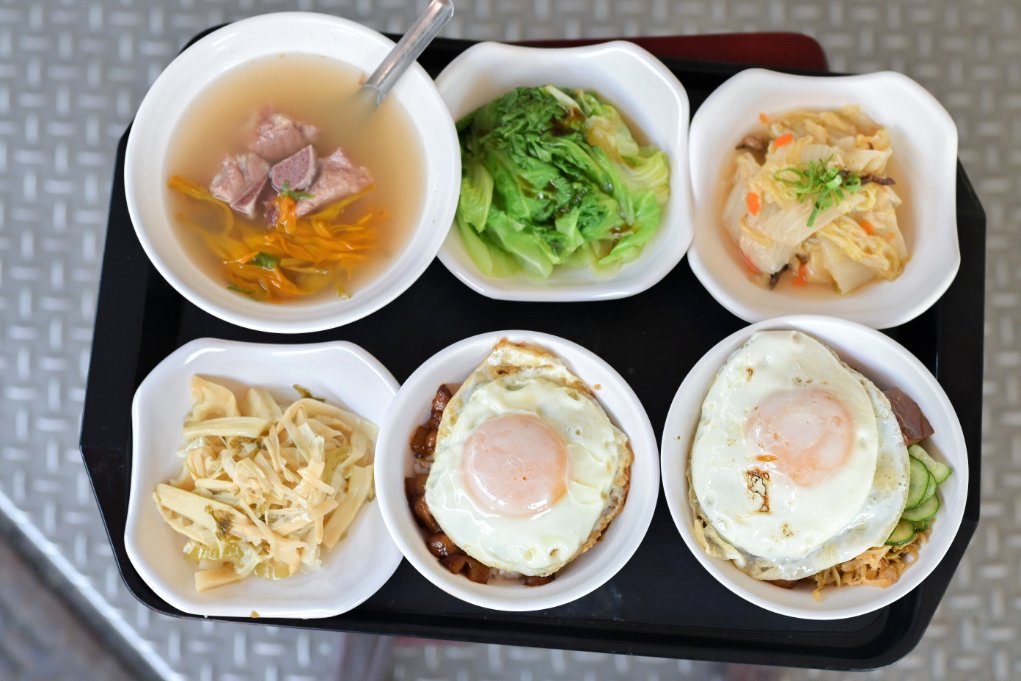 大稻埕魯肉飯，飄香一甲子傳承三代好滋味，超濃郁銷魂國宴美食魯肉飯必吃，華陰商圈美食可外帶外送 @女子的休假計劃