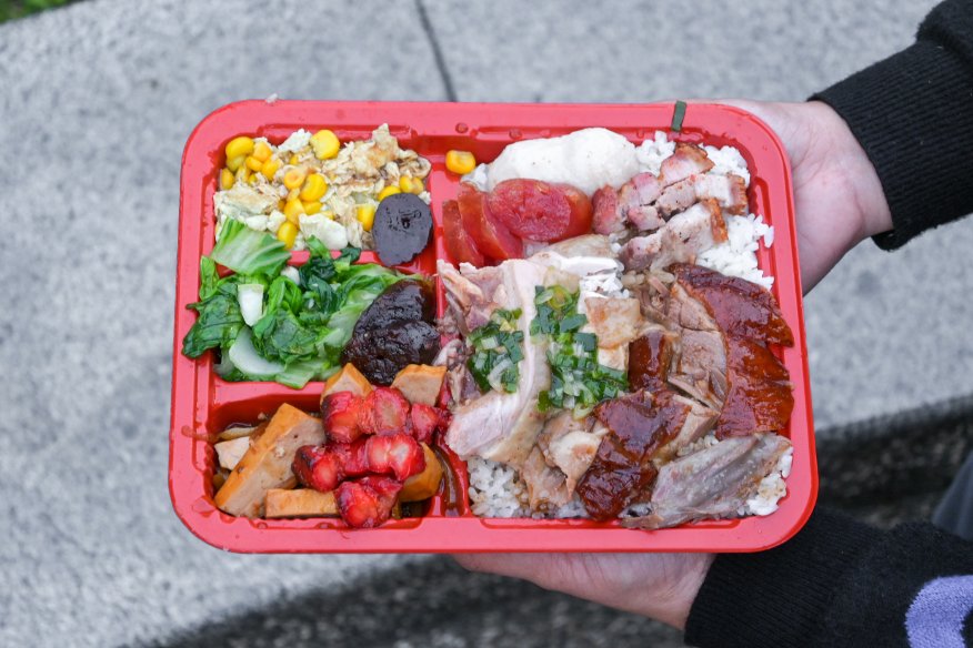 龍祥鴨莊|人氣港式燒臘六樣主菜豪華招牌飯，食尚玩家報導/新莊龍祥鴨莊便當/外帶 @女子的休假計劃