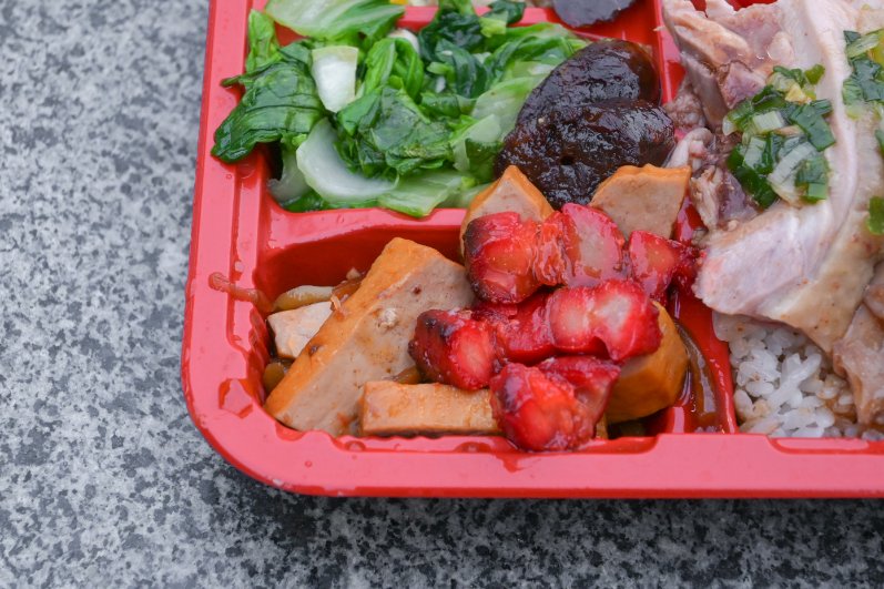 龍祥鴨莊|人氣港式燒臘六樣主菜豪華招牌飯，食尚玩家報導/新莊龍祥鴨莊便當/外帶 @女子的休假計劃