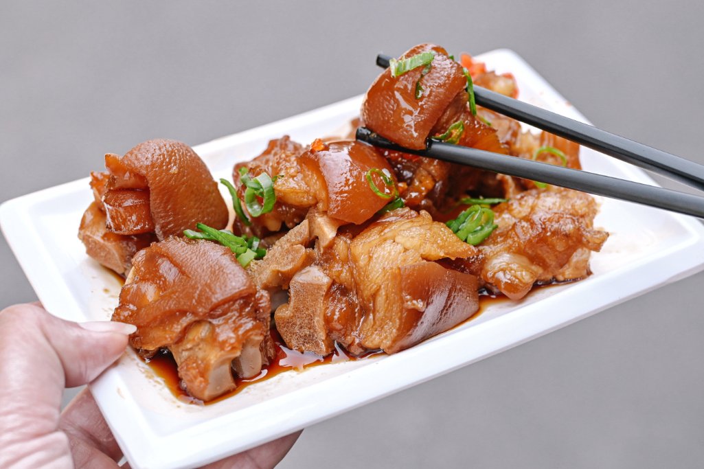 大稻埕魯肉飯，飄香一甲子傳承三代好滋味，超濃郁銷魂國宴美食魯肉飯必吃，華陰商圈美食可外帶外送 @女子的休假計劃