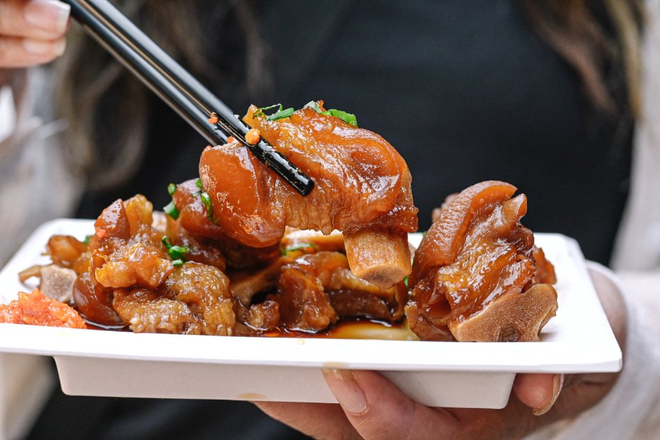大稻埕魯肉飯，飄香一甲子傳承三代好滋味，超濃郁銷魂國宴美食魯肉飯必吃，華陰商圈美食可外帶外送 @女子的休假計劃