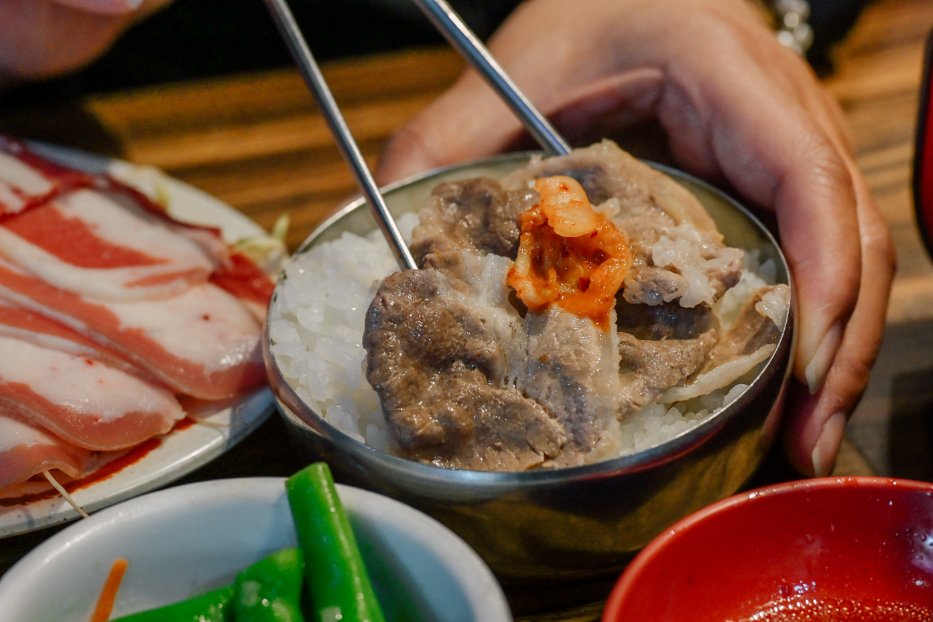 【新莊美食】韓味軒韓國料理，40~50道韓式小菜吃到飽、飲料無限暢飲，新莊中華路美食 @女子的休假計劃