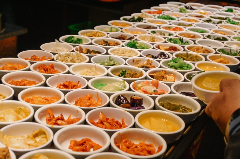【新莊美食】韓味軒韓國料理，40~50道韓式小菜吃到飽、飲料無限暢飲，新莊中華路美食 @女子的休假計劃