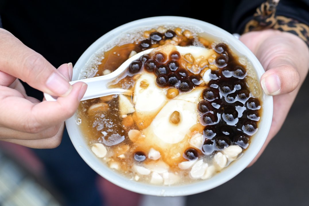 新莊聯邦市場無名豆花攤｜生意超夯排隊美食/新莊豆花(外帶) @女子的休假計劃