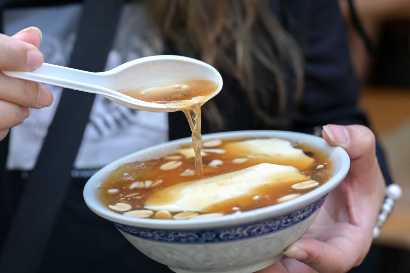 新莊聯邦市場無名豆花攤｜生意超夯排隊美食/新莊豆花(外帶) @女子的休假計劃