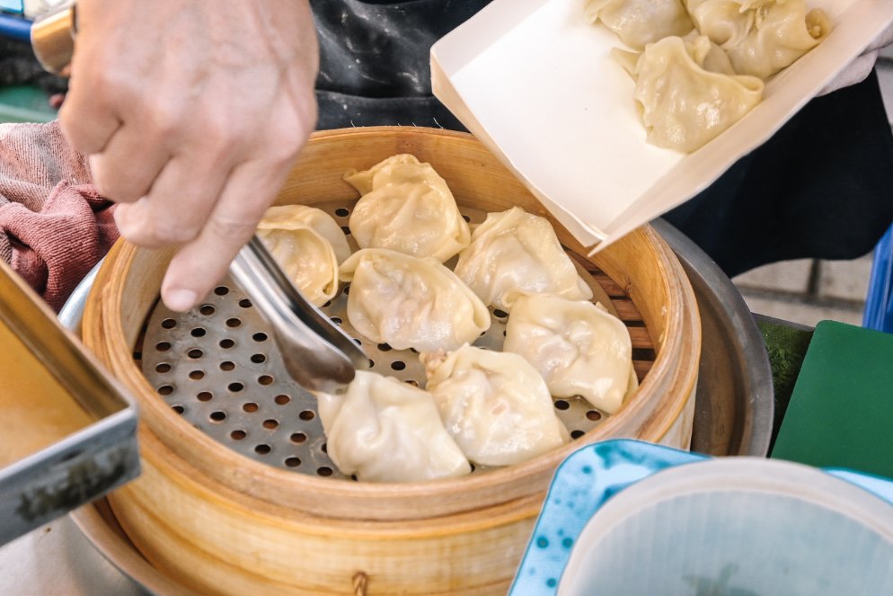 人氣蒸餃巷弄美食是許多在地人從小吃到大好味道/新莊美食/外帶 @女子的休假計劃