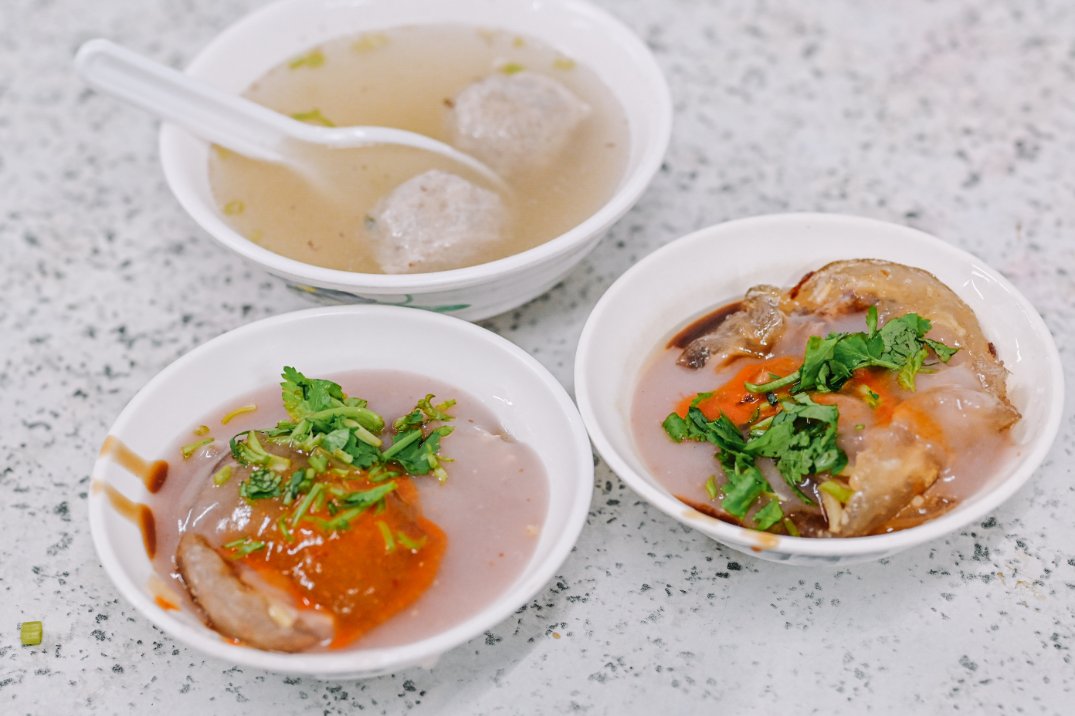 阿財彰化肉圓，台北超人氣肉圓，想吃就要乖乖排隊耐心等候，可電話預訂外帶 @女子的休假計劃