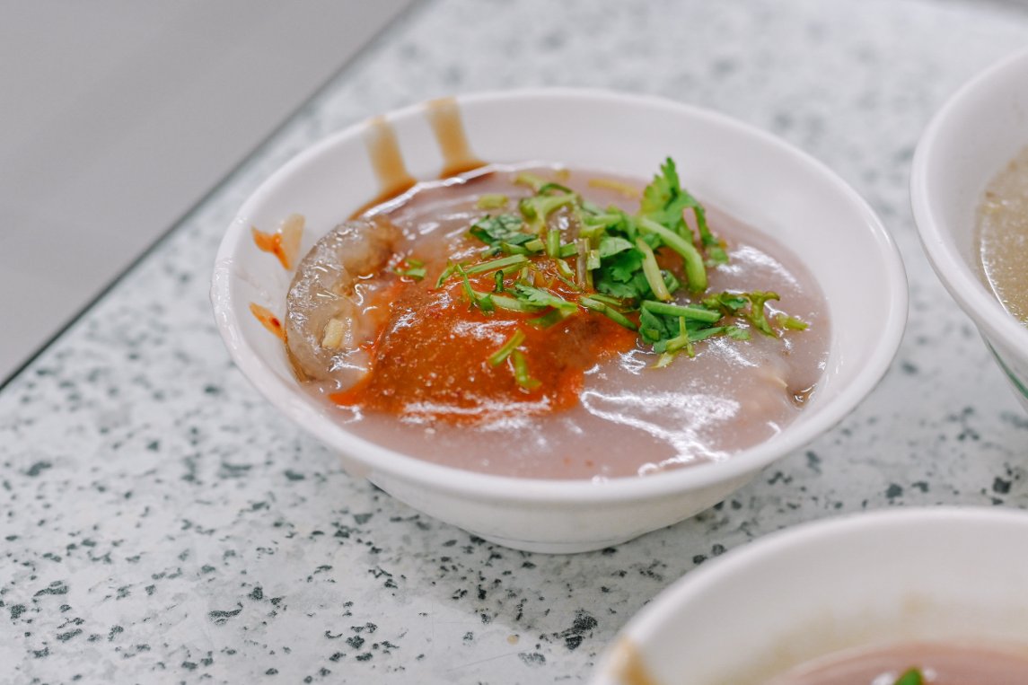 阿財彰化肉圓，台北超人氣肉圓，想吃就要乖乖排隊耐心等候，可電話預訂外帶 @女子的休假計劃