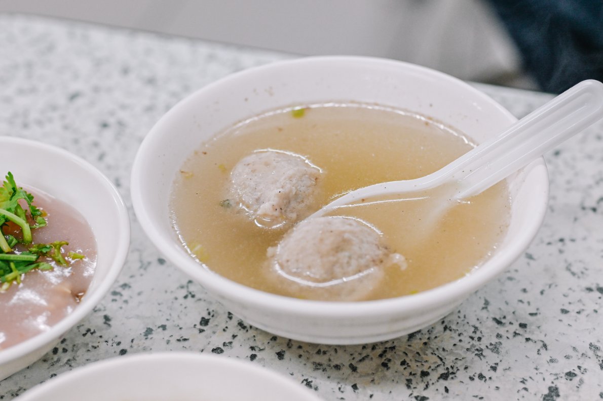 阿財彰化肉圓，台北超人氣肉圓，想吃就要乖乖排隊耐心等候，可電話預訂外帶 @女子的休假計劃