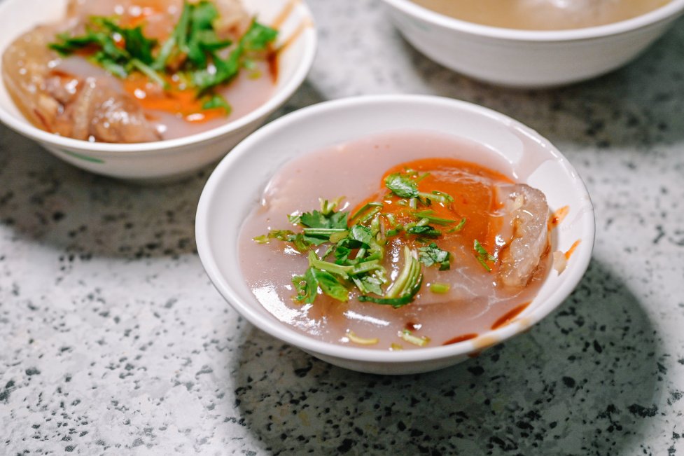 阿財彰化肉圓，台北超人氣肉圓，想吃就要乖乖排隊耐心等候，可電話預訂外帶 @女子的休假計劃