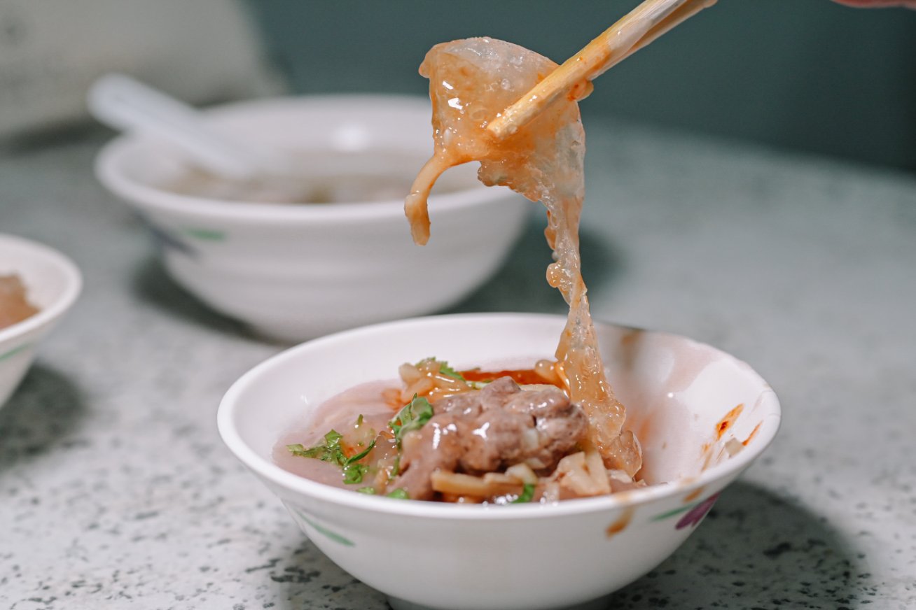 阿財彰化肉圓，台北超人氣肉圓，想吃就要乖乖排隊耐心等候，可電話預訂外帶 @女子的休假計劃