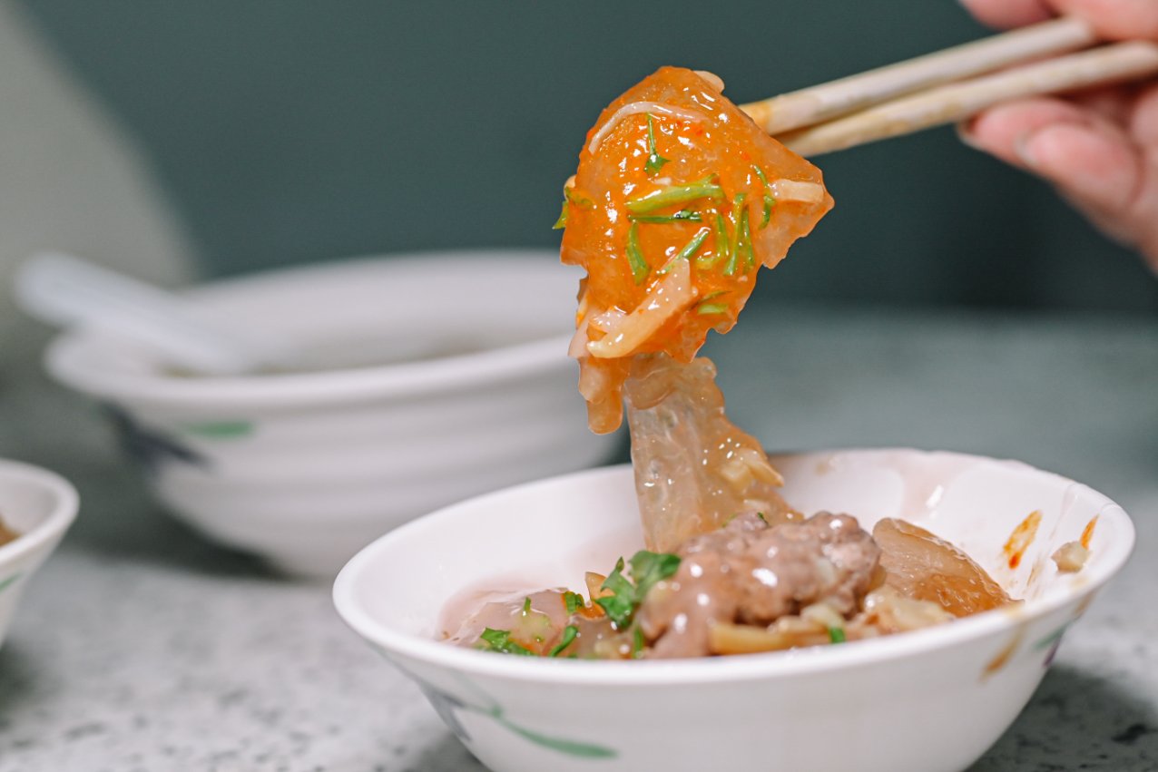 阿財彰化肉圓，台北超人氣肉圓，想吃就要乖乖排隊耐心等候，可電話預訂外帶 @女子的休假計劃