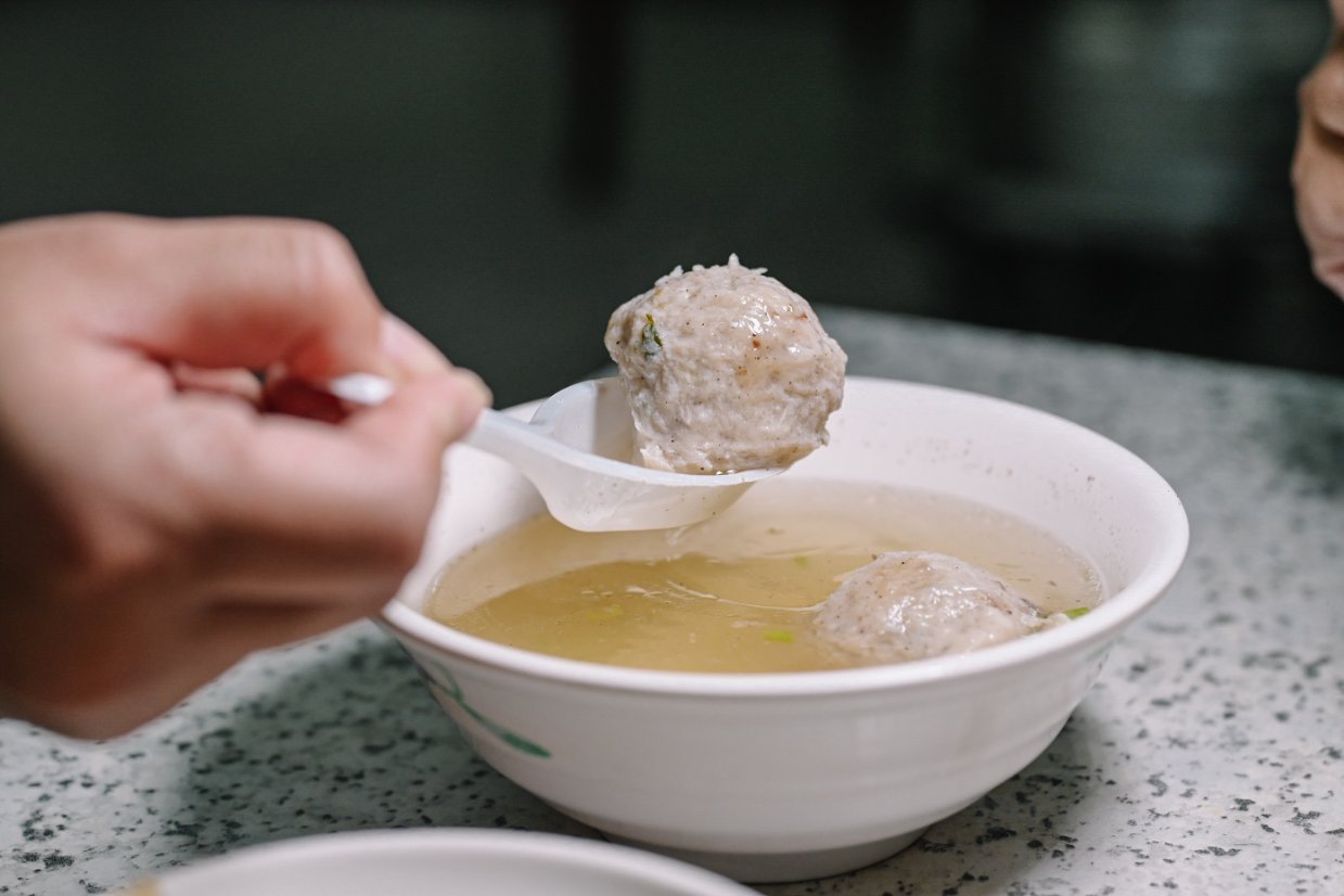 阿財彰化肉圓，台北超人氣肉圓，想吃就要乖乖排隊耐心等候，可電話預訂外帶 @女子的休假計劃