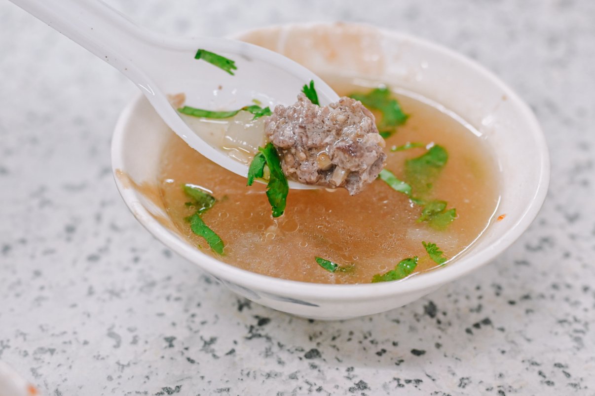 阿財彰化肉圓，台北超人氣肉圓，想吃就要乖乖排隊耐心等候，可電話預訂外帶 @女子的休假計劃