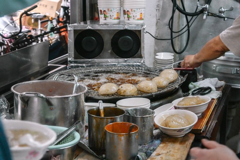 阿財彰化肉圓，台北超人氣肉圓，想吃就要乖乖排隊耐心等候，可電話預訂外帶 @女子的休假計劃