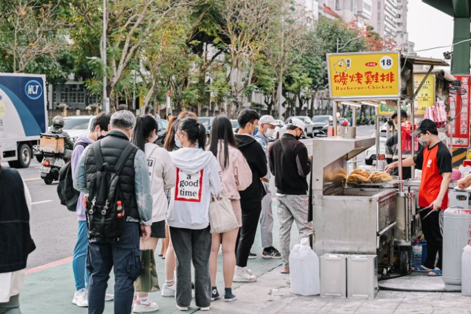 家鄉碳烤雞排｜先炸後烤就是好吃/士林夜市美食(外帶) @女子的休假計劃