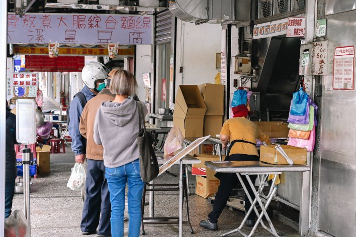 南港老張燒餅店｜超人氣胡椒餅、甜鹹口味小酥餅(外帶) @女子的休假計劃