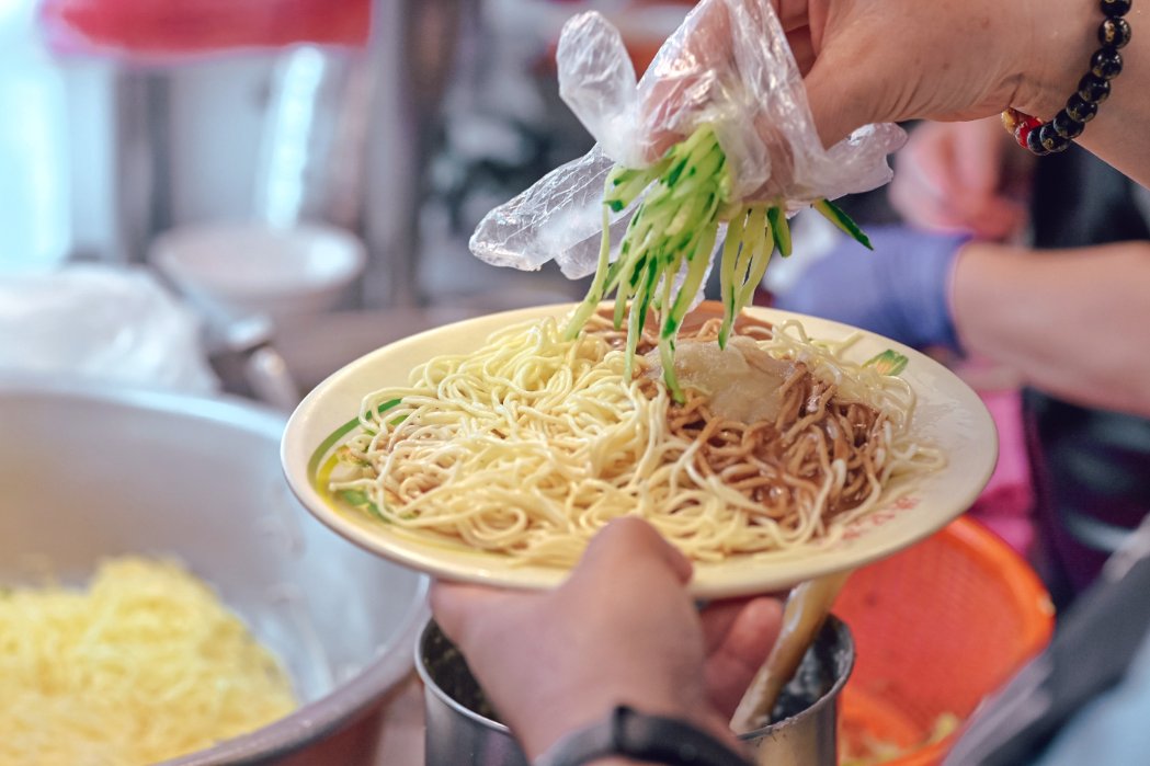 洪記涼麵｜超人氣排隊名店在地人推薦美食 (外帶) @女子的休假計劃