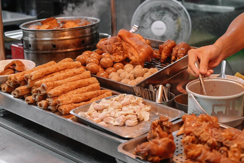 長腳麵食｜在地60年傳統古早味麵店，招牌必吃80元豬腳麵30元乾麵(外帶) @女子的休假計劃