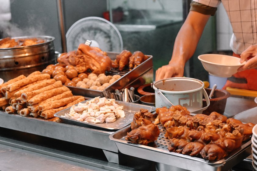 長腳麵食｜在地60年傳統古早味麵店，招牌必吃80元豬腳麵30元乾麵(外帶) @女子的休假計劃