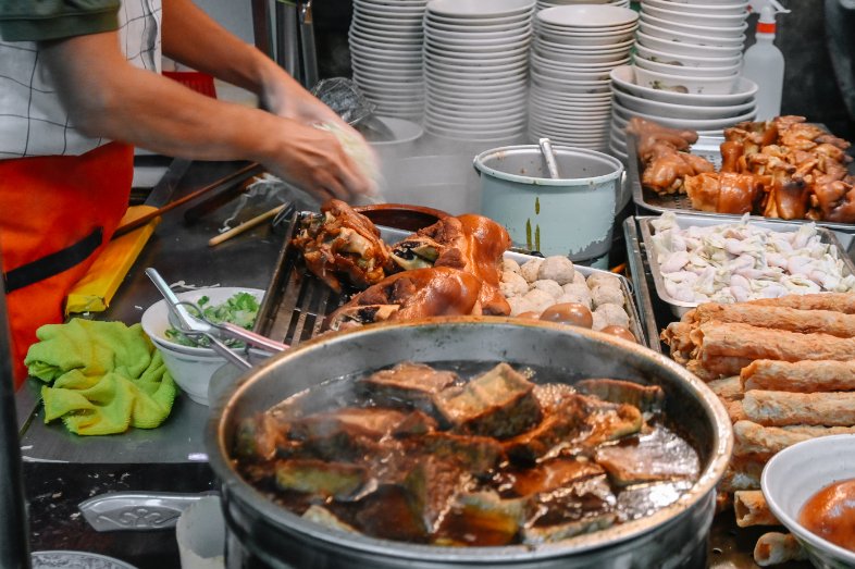 長腳麵食｜在地60年傳統古早味麵店，招牌必吃80元豬腳麵30元乾麵(外帶) @女子的休假計劃