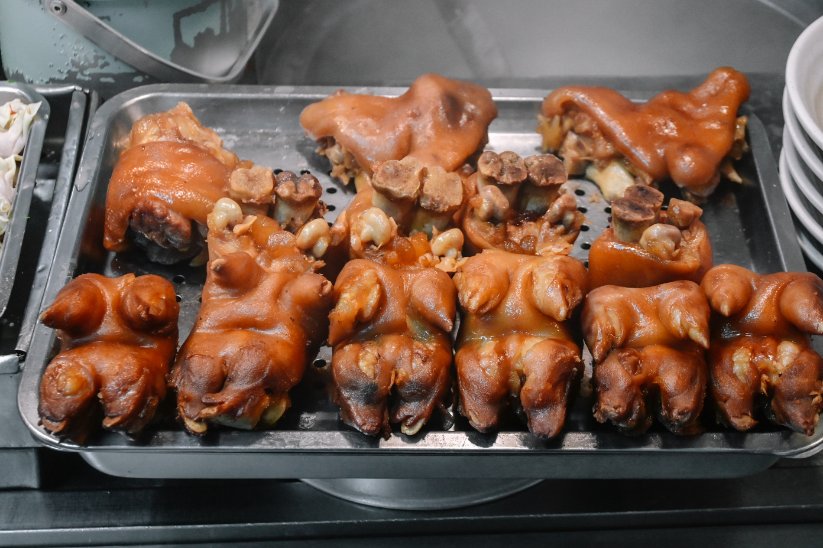 長腳麵食｜在地60年傳統古早味麵店，招牌必吃80元豬腳麵30元乾麵(外帶) @女子的休假計劃